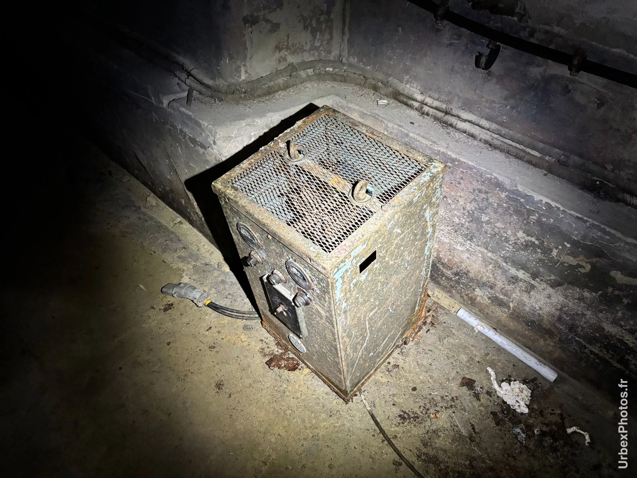 Photo urbex d'un coffret électrique