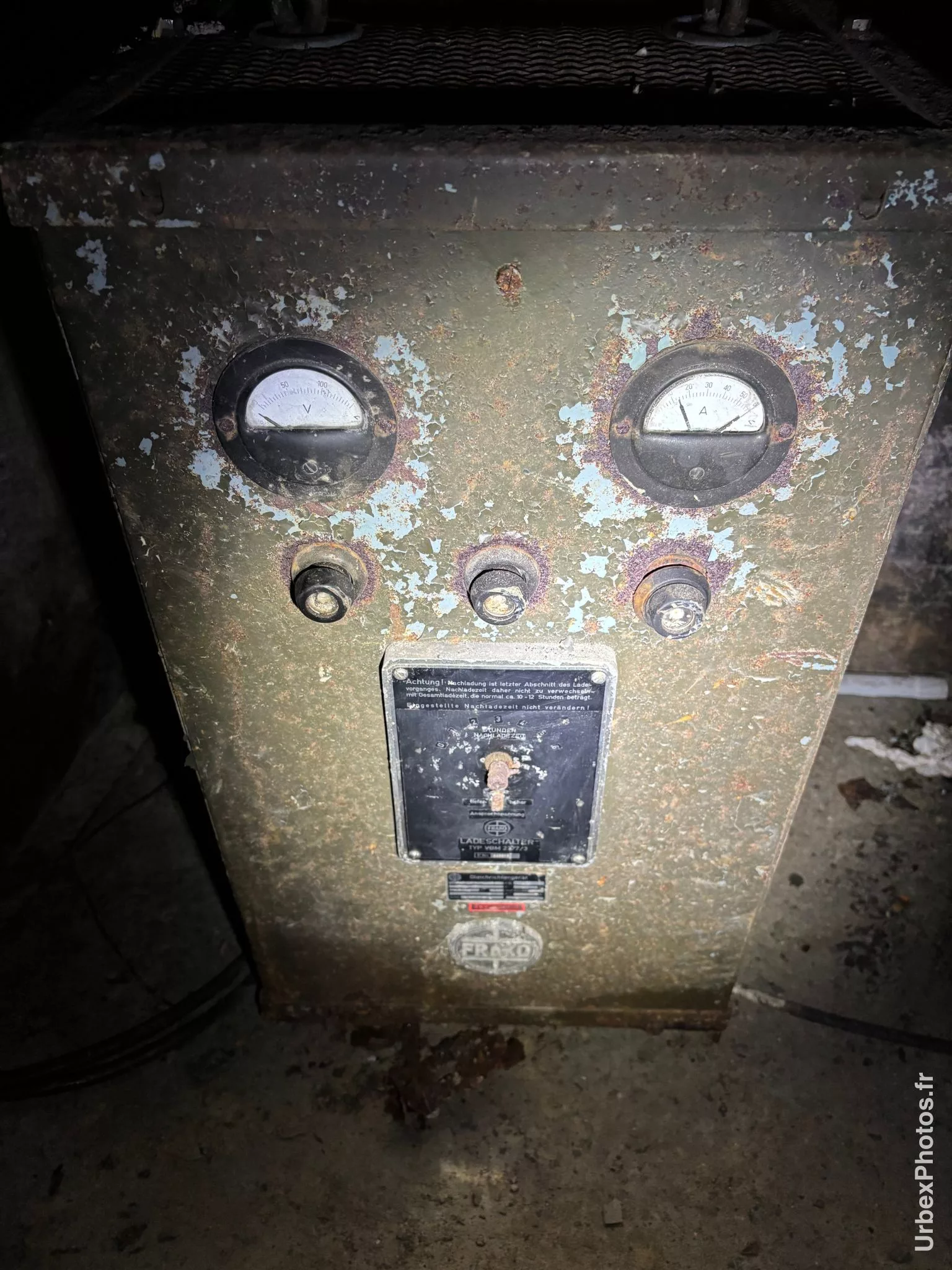 Photo urbex d'un coffret électrique
