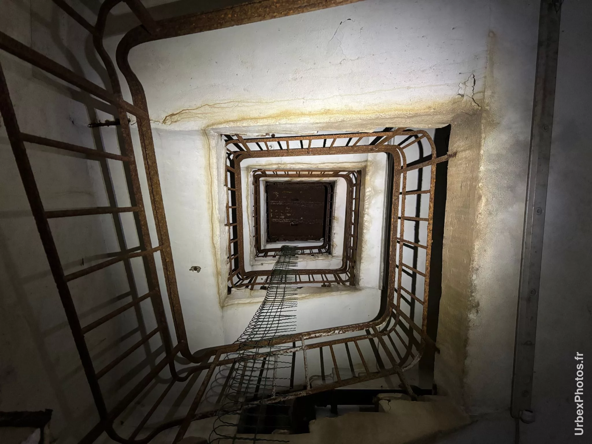 Escalier d'accès à un bloc de combat de la ligne Maginot