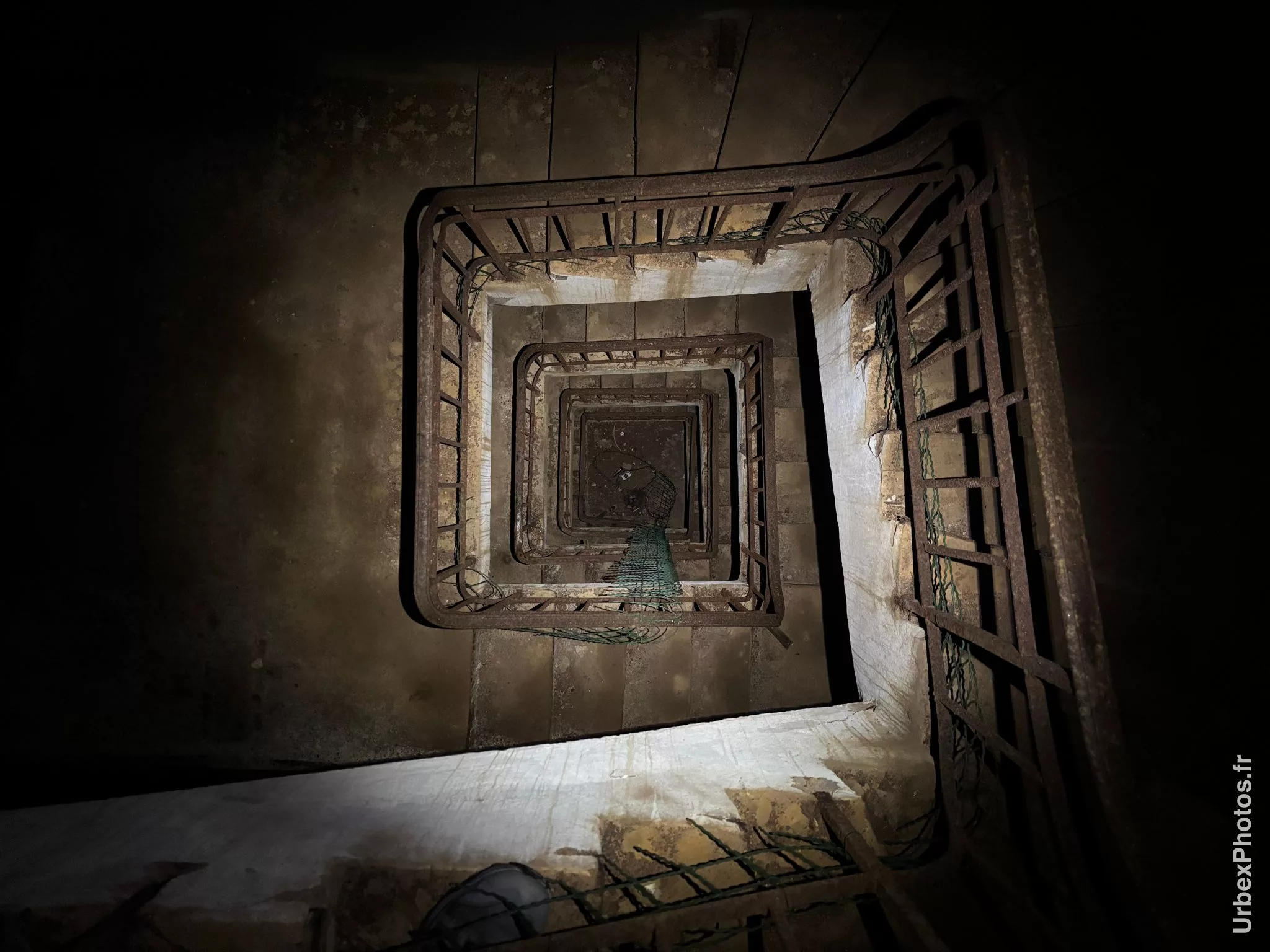 Escalier d'accès à un bloc de combat de la ligne Maginot