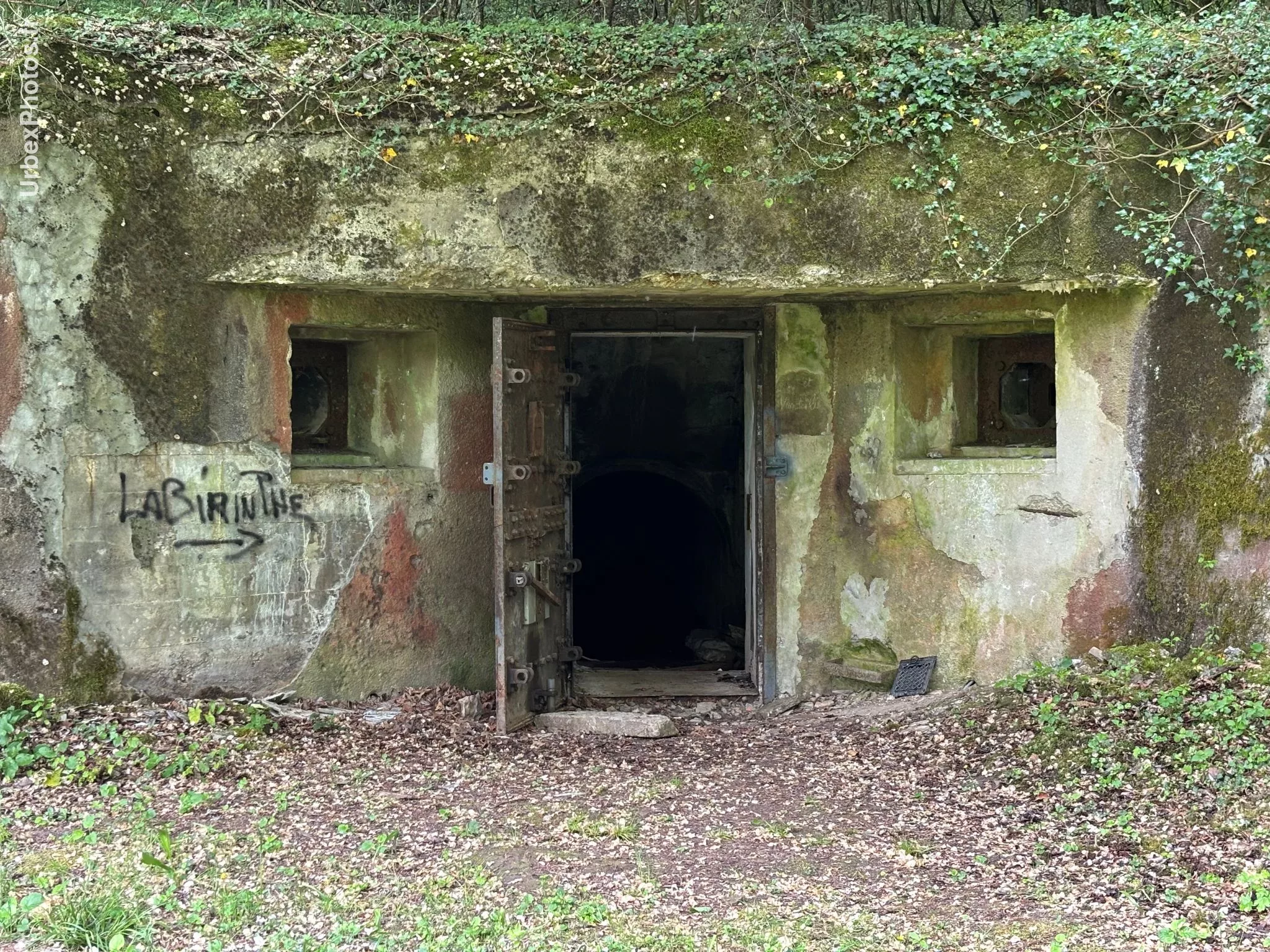 Entrée d'un bloc de secours de la ligne Maginot