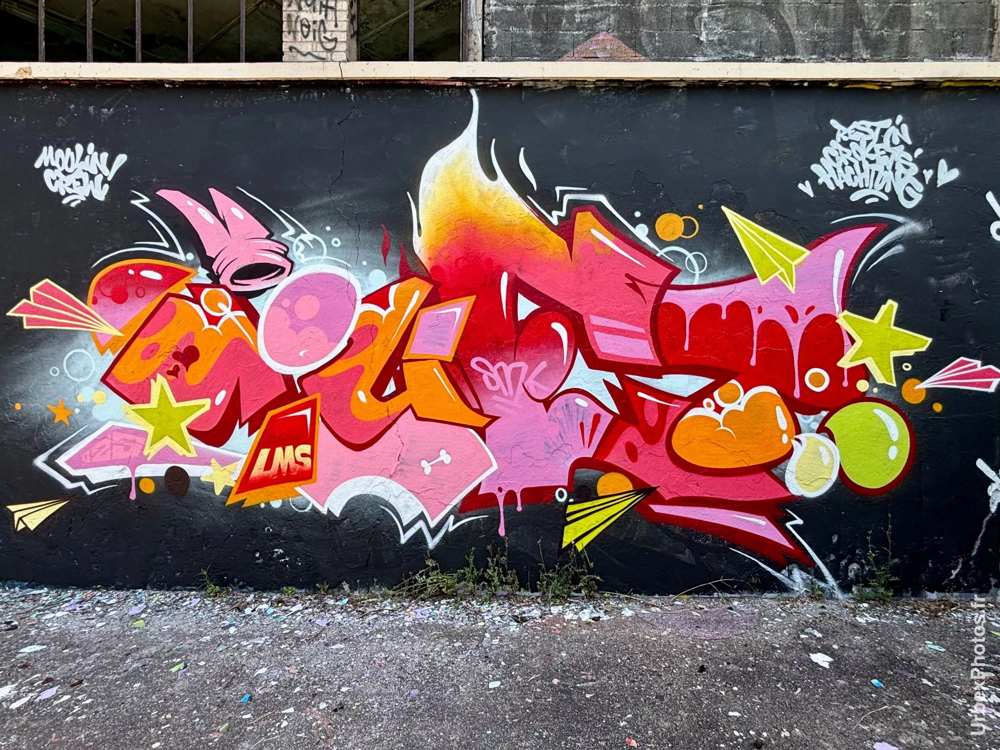 Photo urbex d'un graffiti à proximité de la voie ferrée
