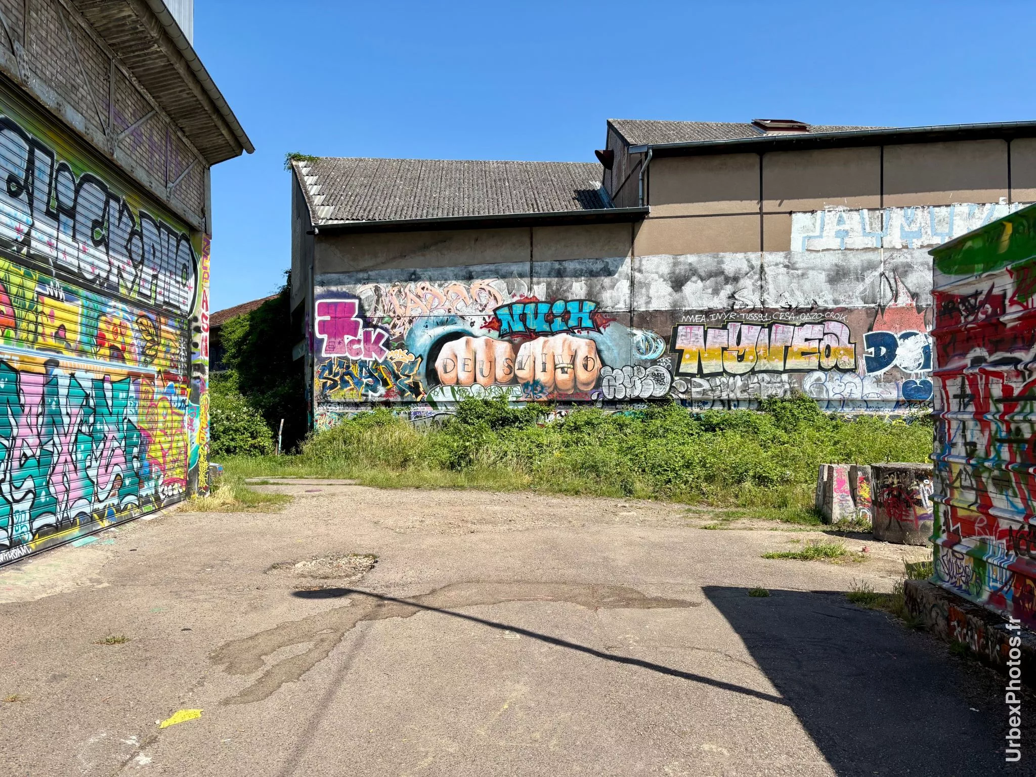Allée le long de l'Usine Alstom