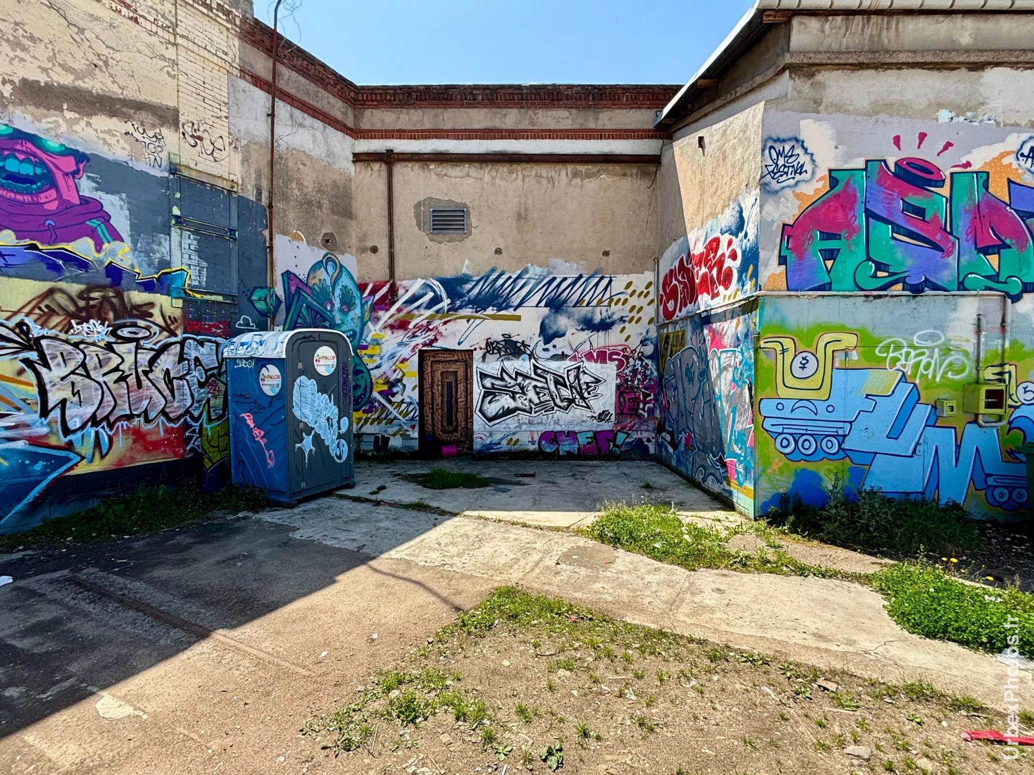 Graffitis dans l'Usine Alstom