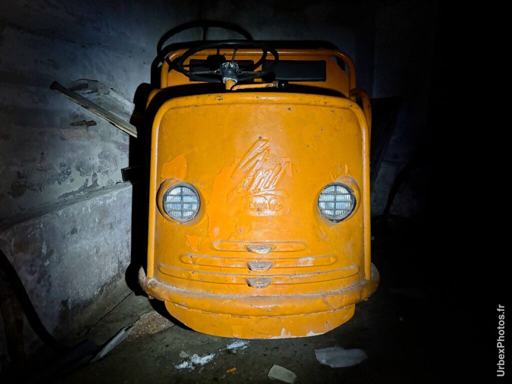 Véhicule électrique pour le déplacement dans les tunnels