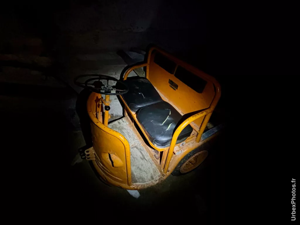 Véhicule électrique pour le déplacement dans les tunnels