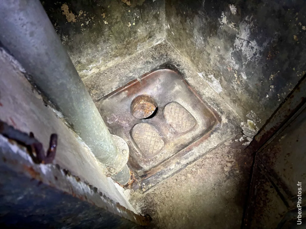 Toilette dans un fort de la ligne Maginot