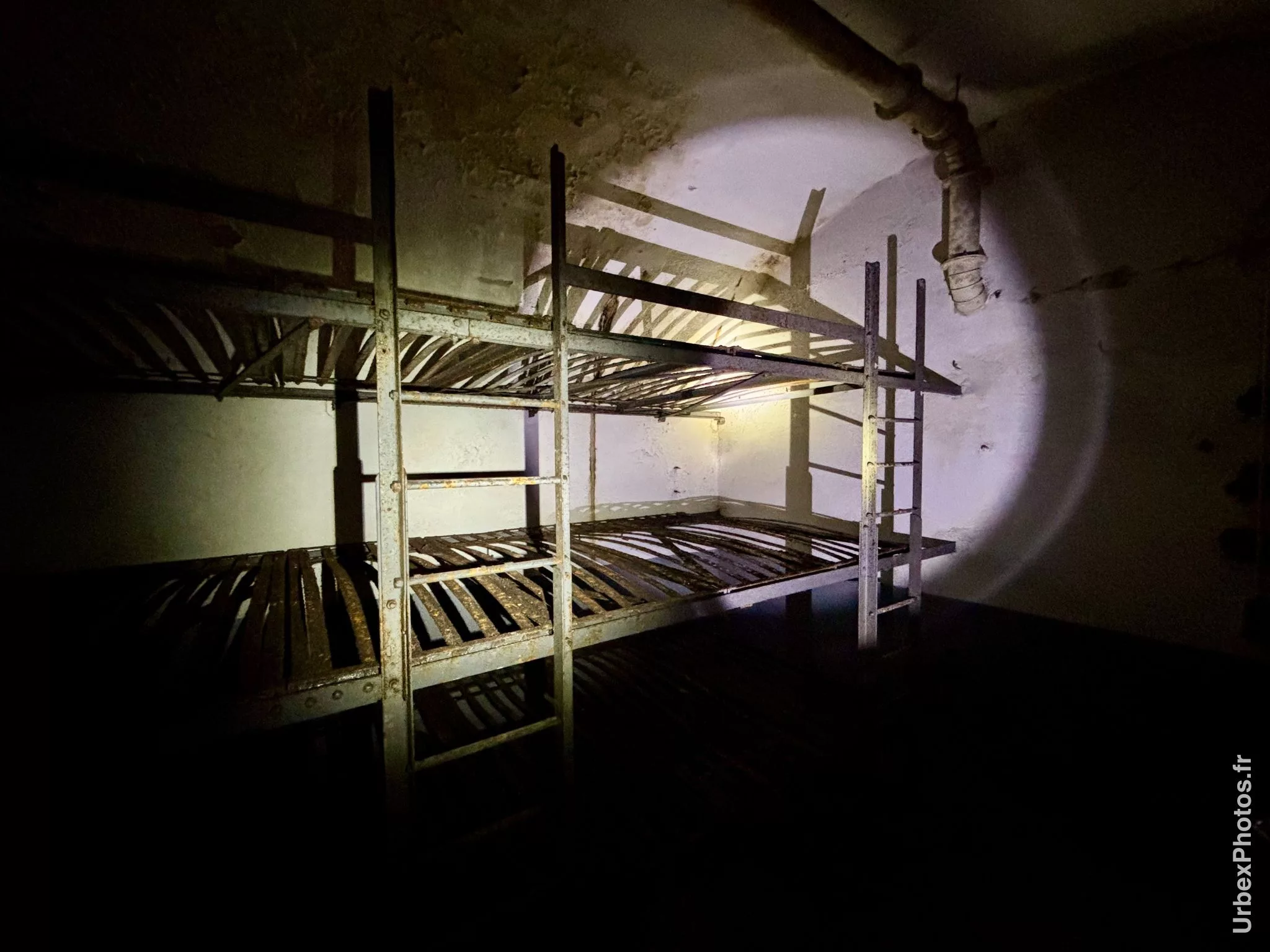 Lits superposés d'un fort de la ligne Maginot