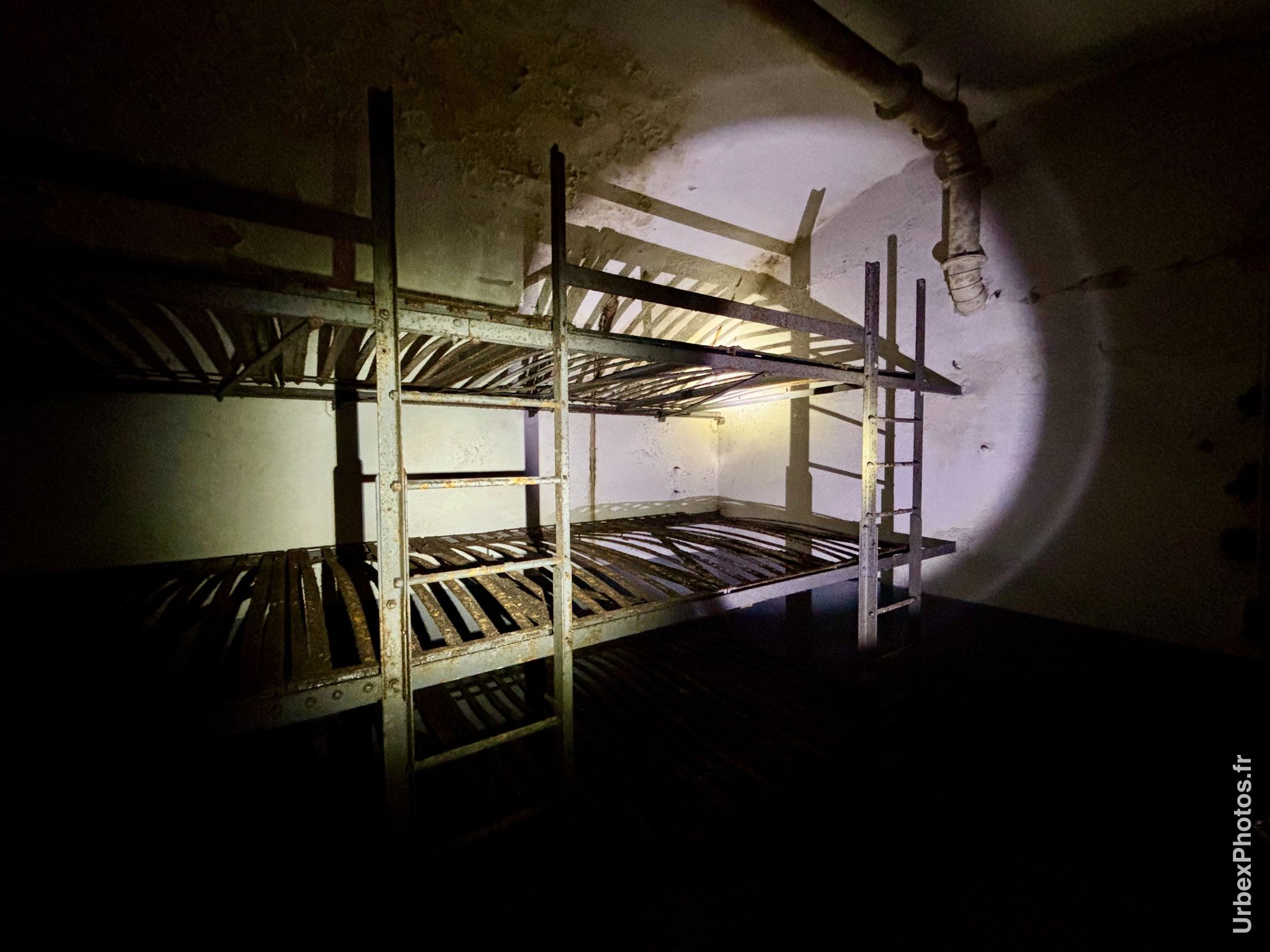 Lits superposés d'un fort de la ligne Maginot