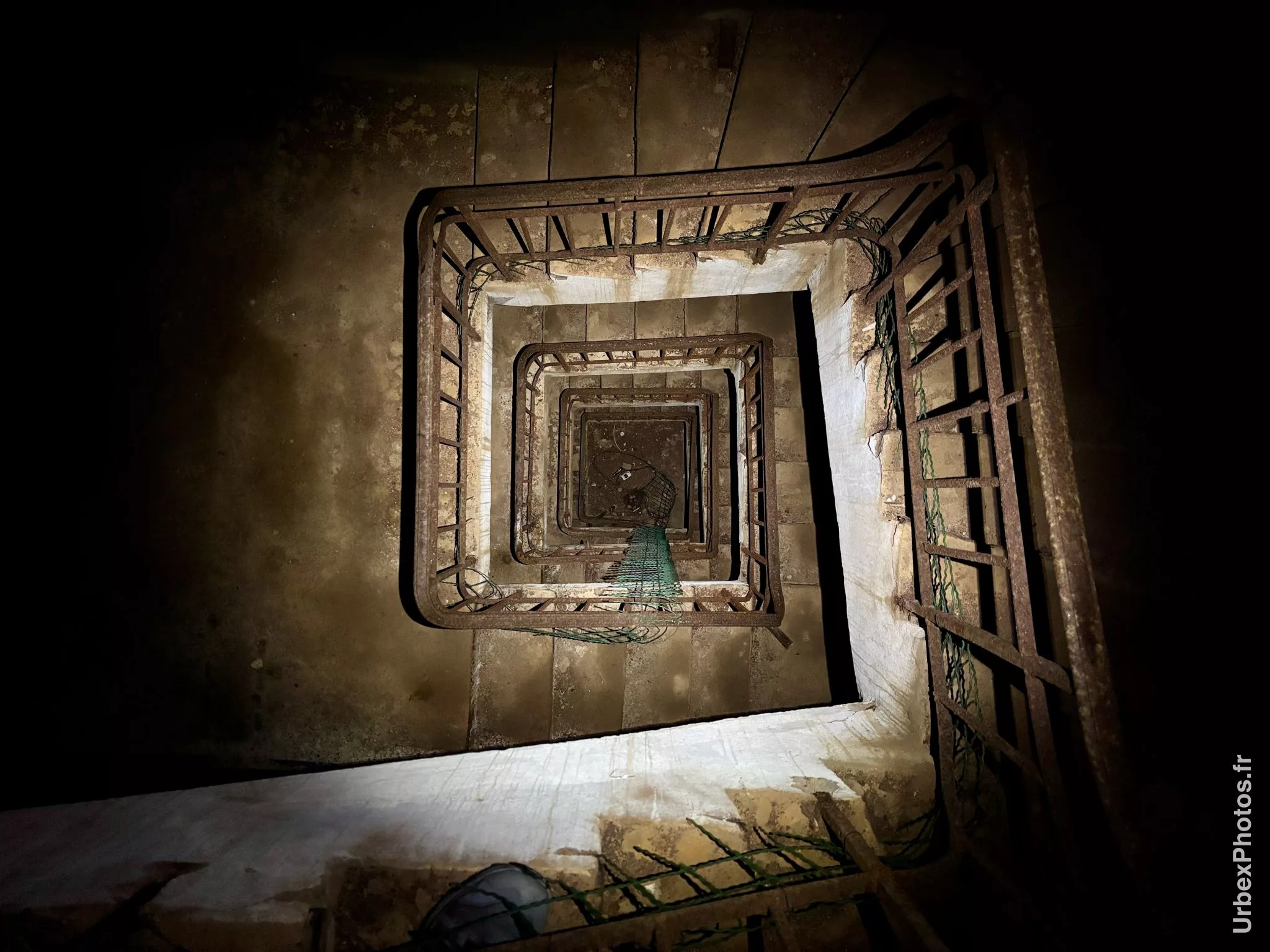Escalier d'accès à un bloc de combat de la ligne Maginot
