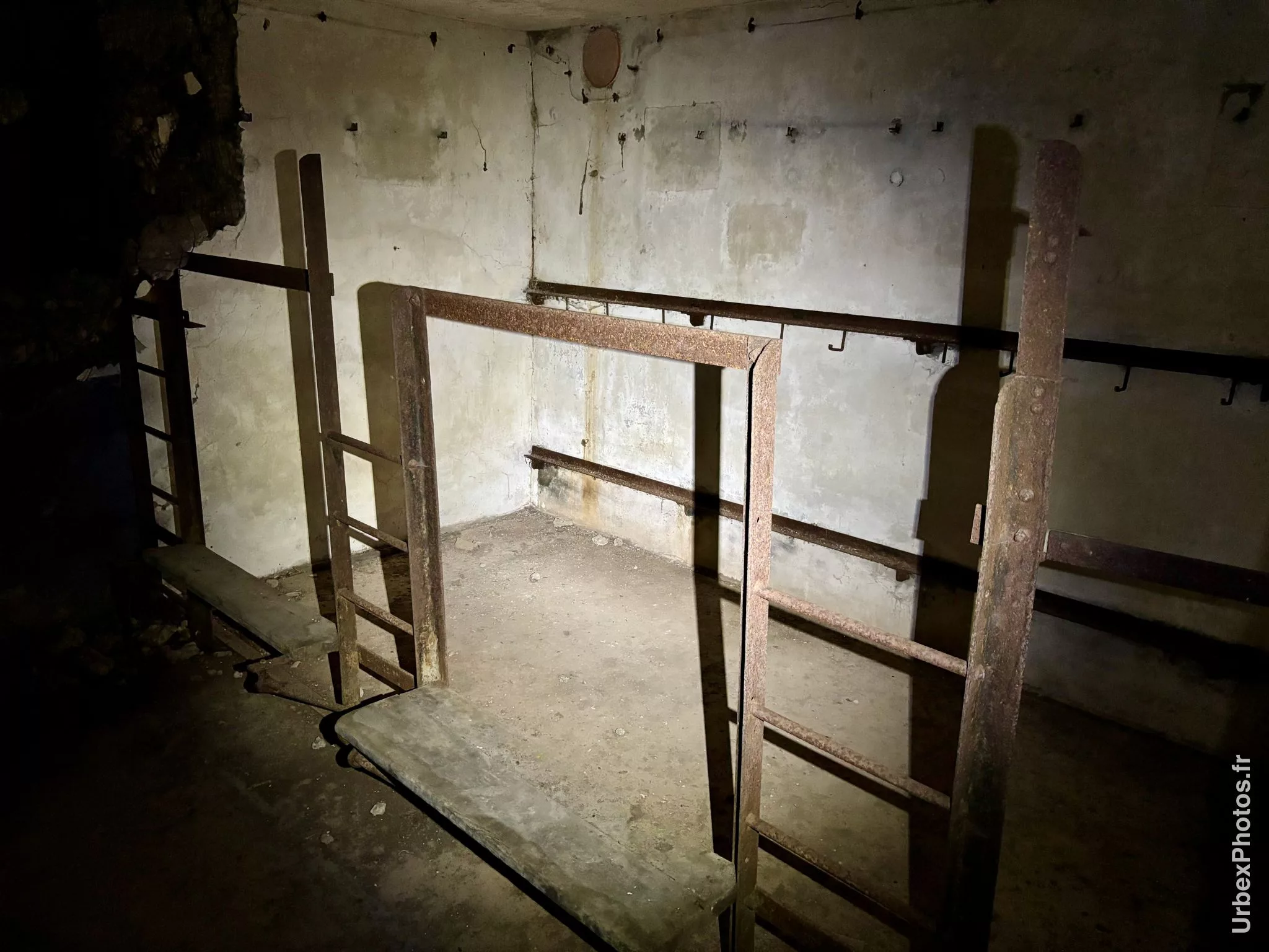 Lits superposés d'un fort de la ligne Maginot