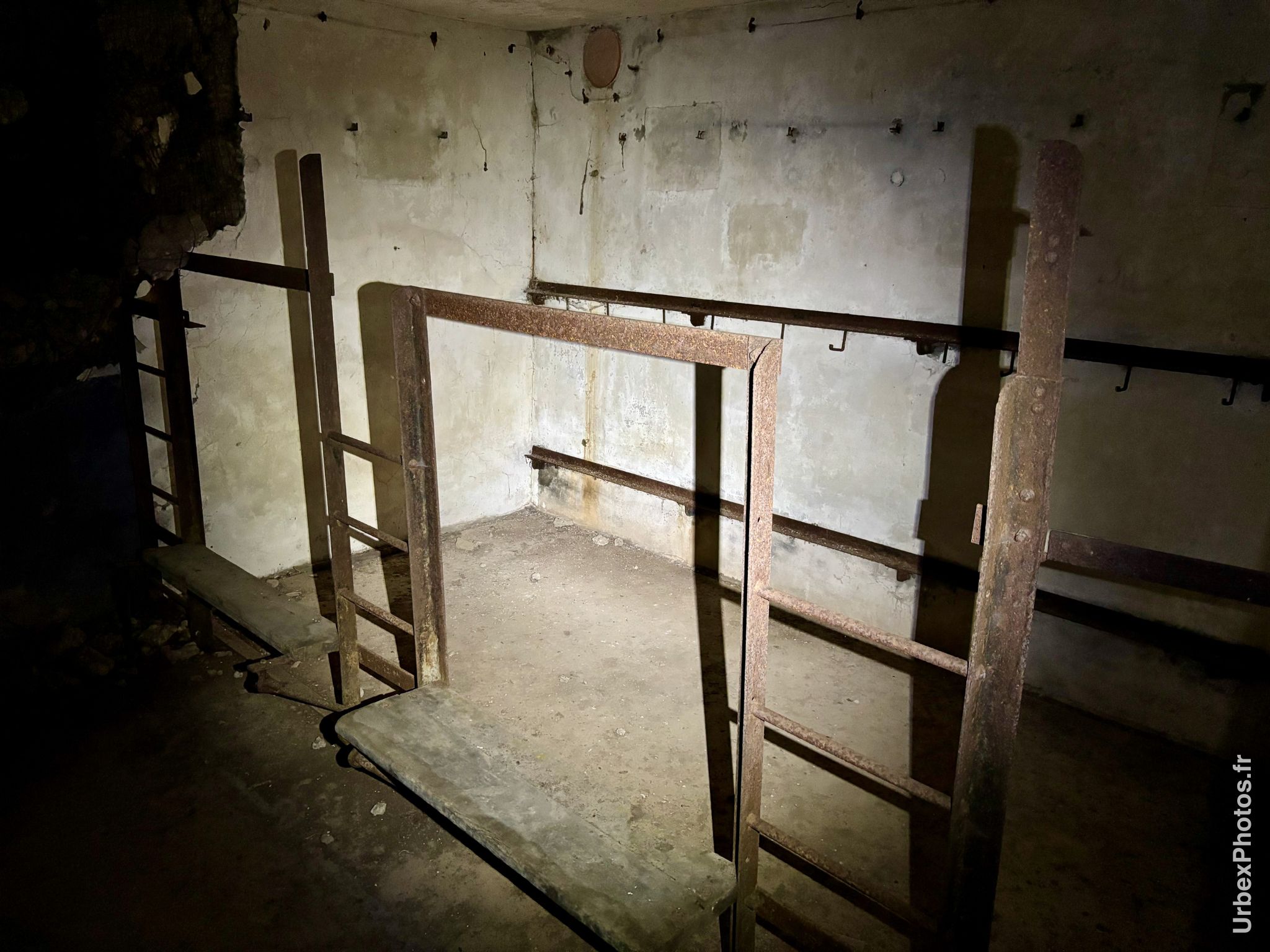 Lits superposés d'un fort de la ligne Maginot