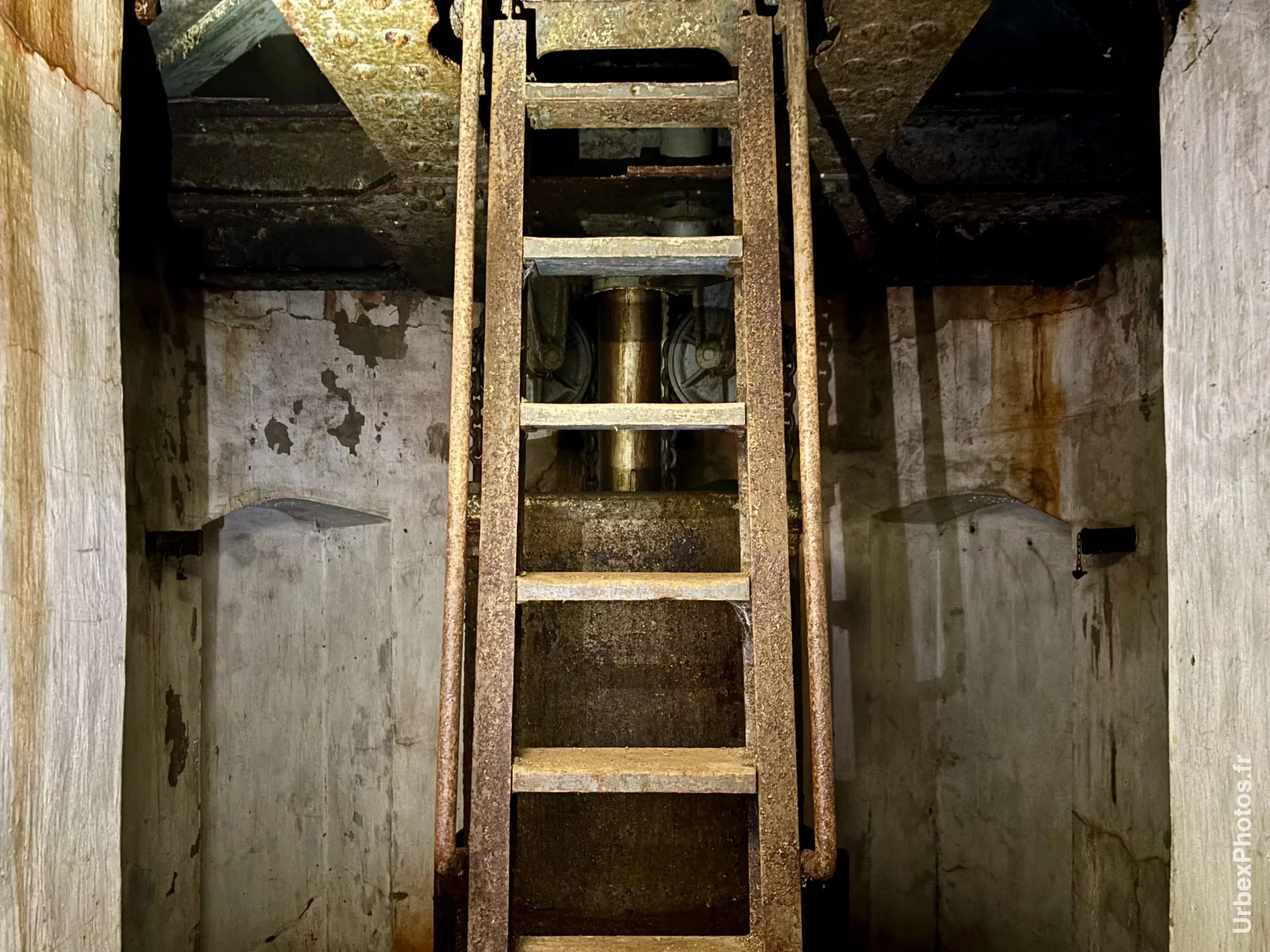 Echelle vers la tourelle du Fort Crucifix