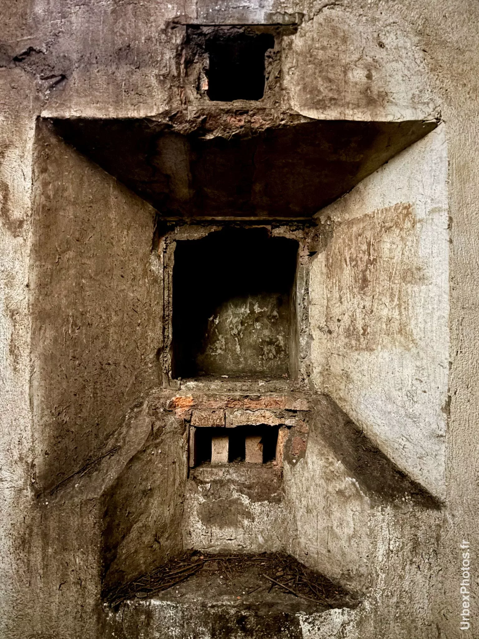 Âtre dans une salle du Fort Crucifix