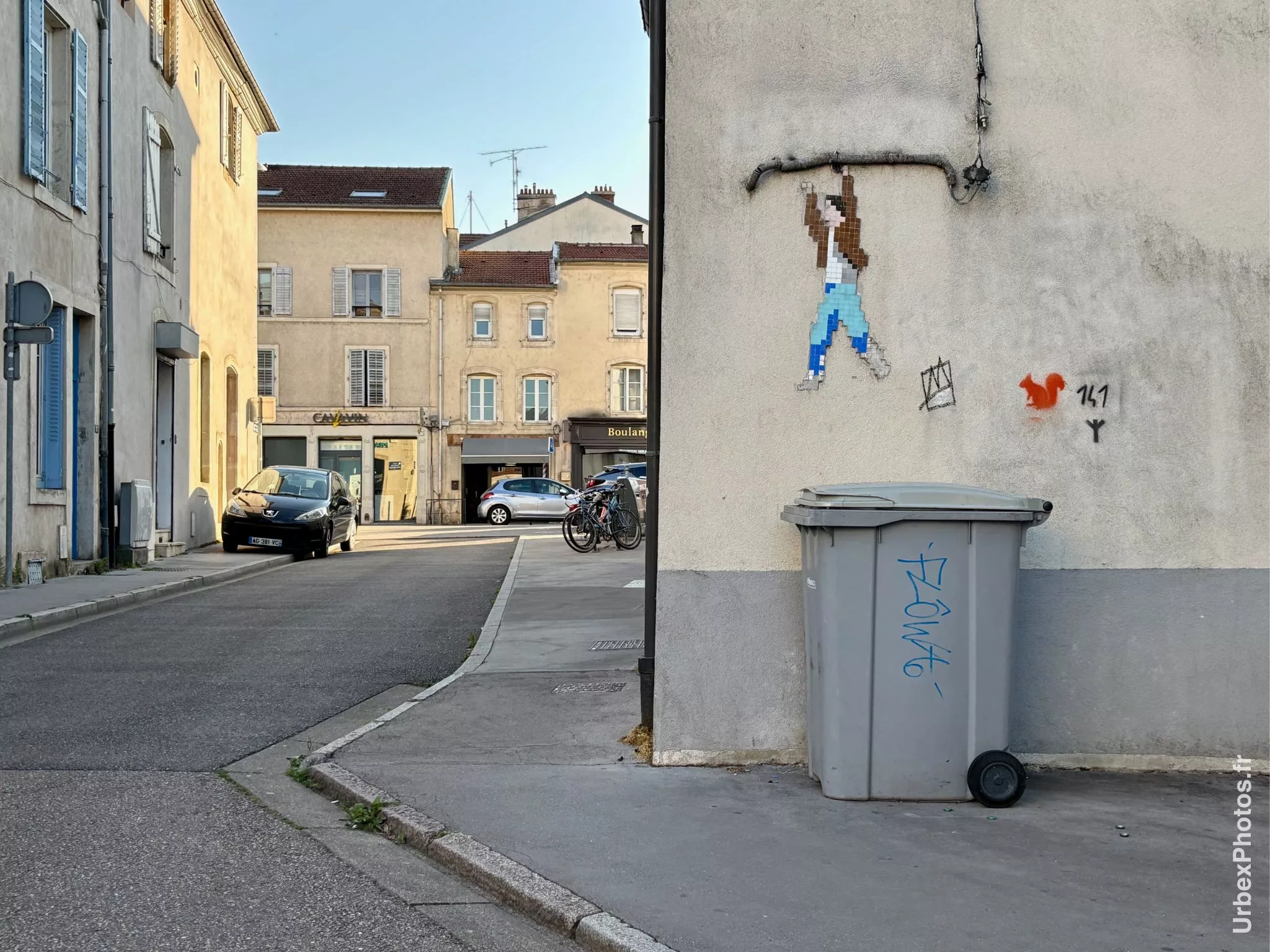Mosaïque street art Nancy suspendu