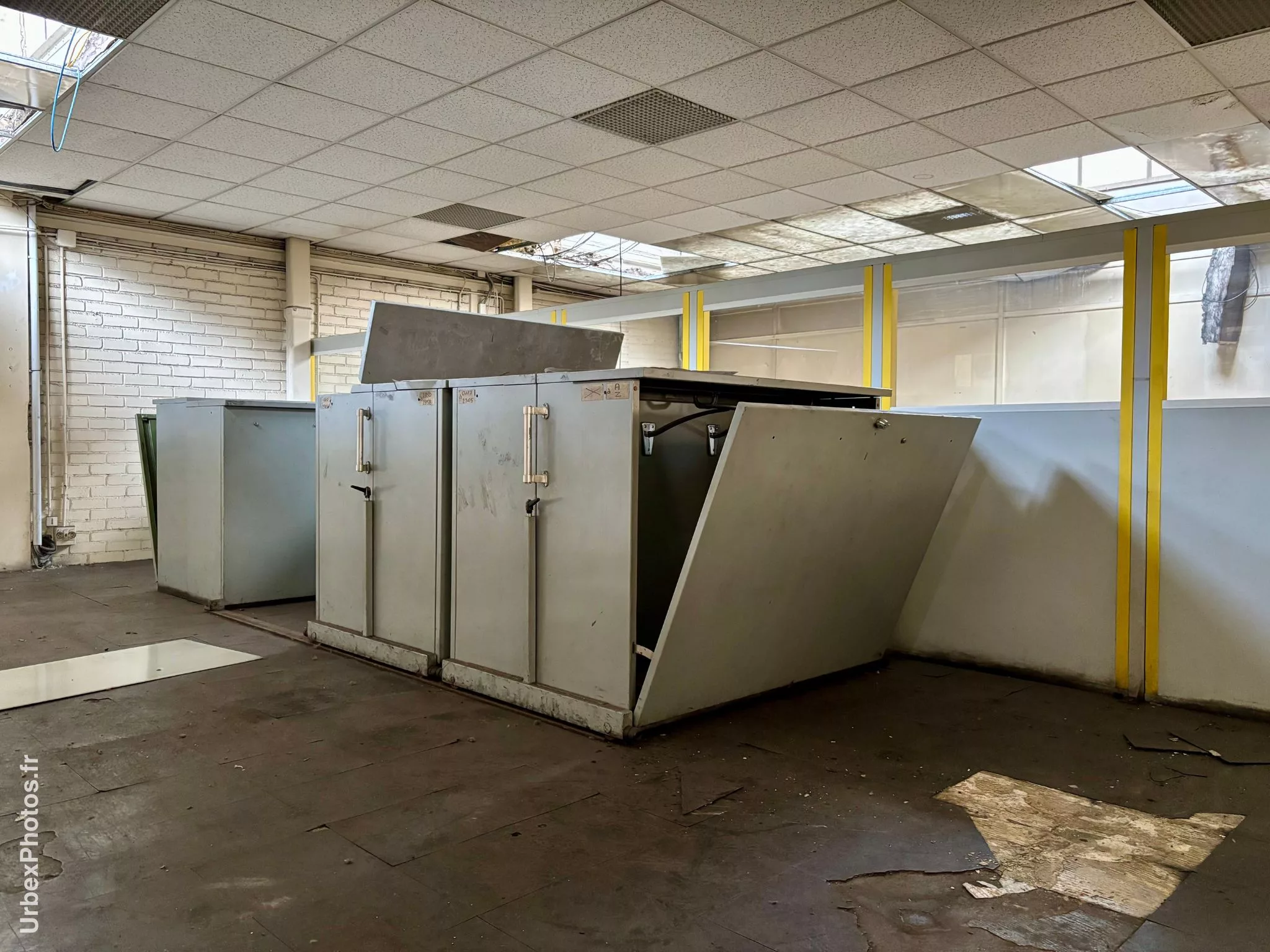 Photo urbex d'un meuble classeur