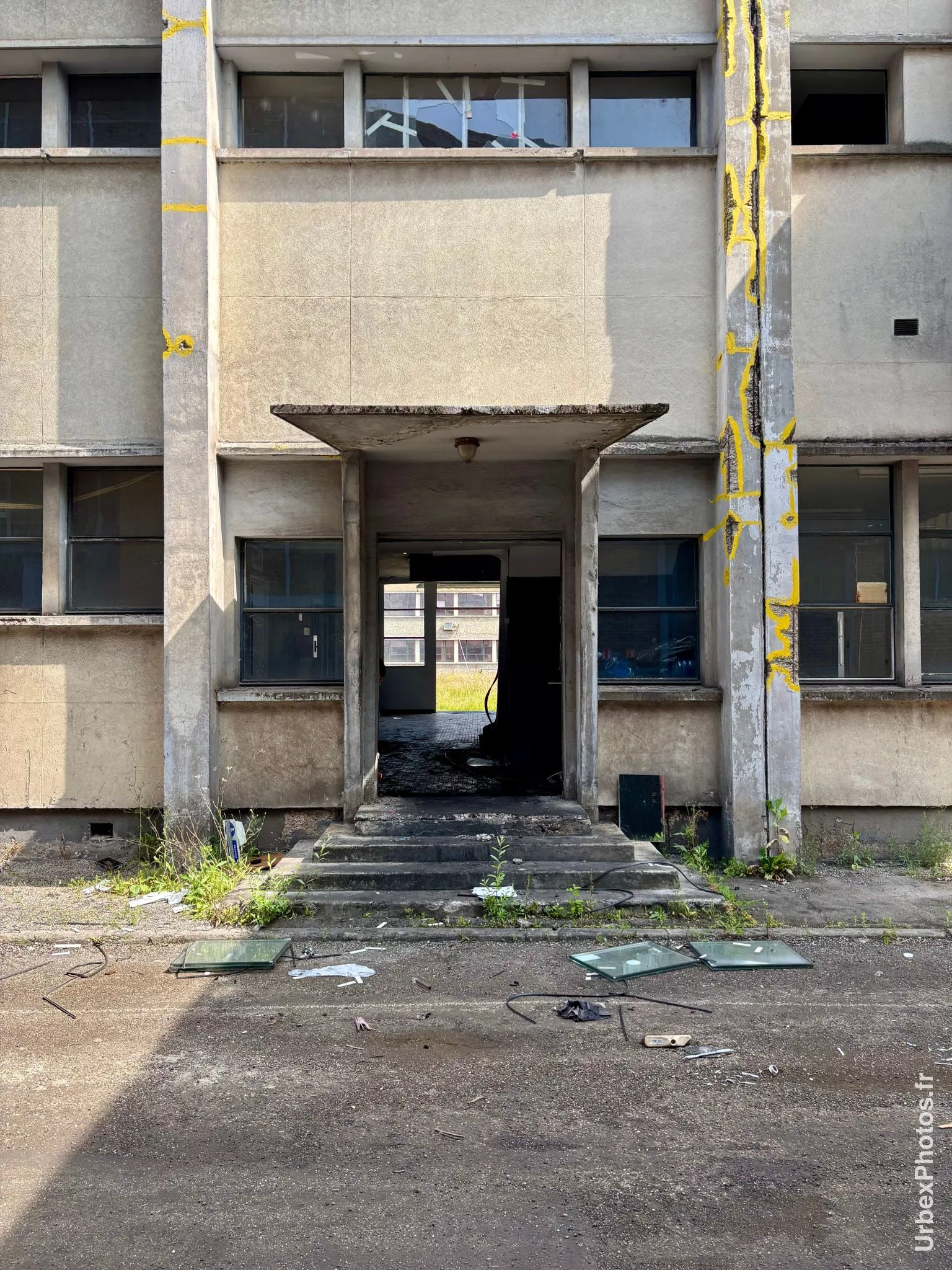 Entrée d'un bâtiment de l'Usine Panini