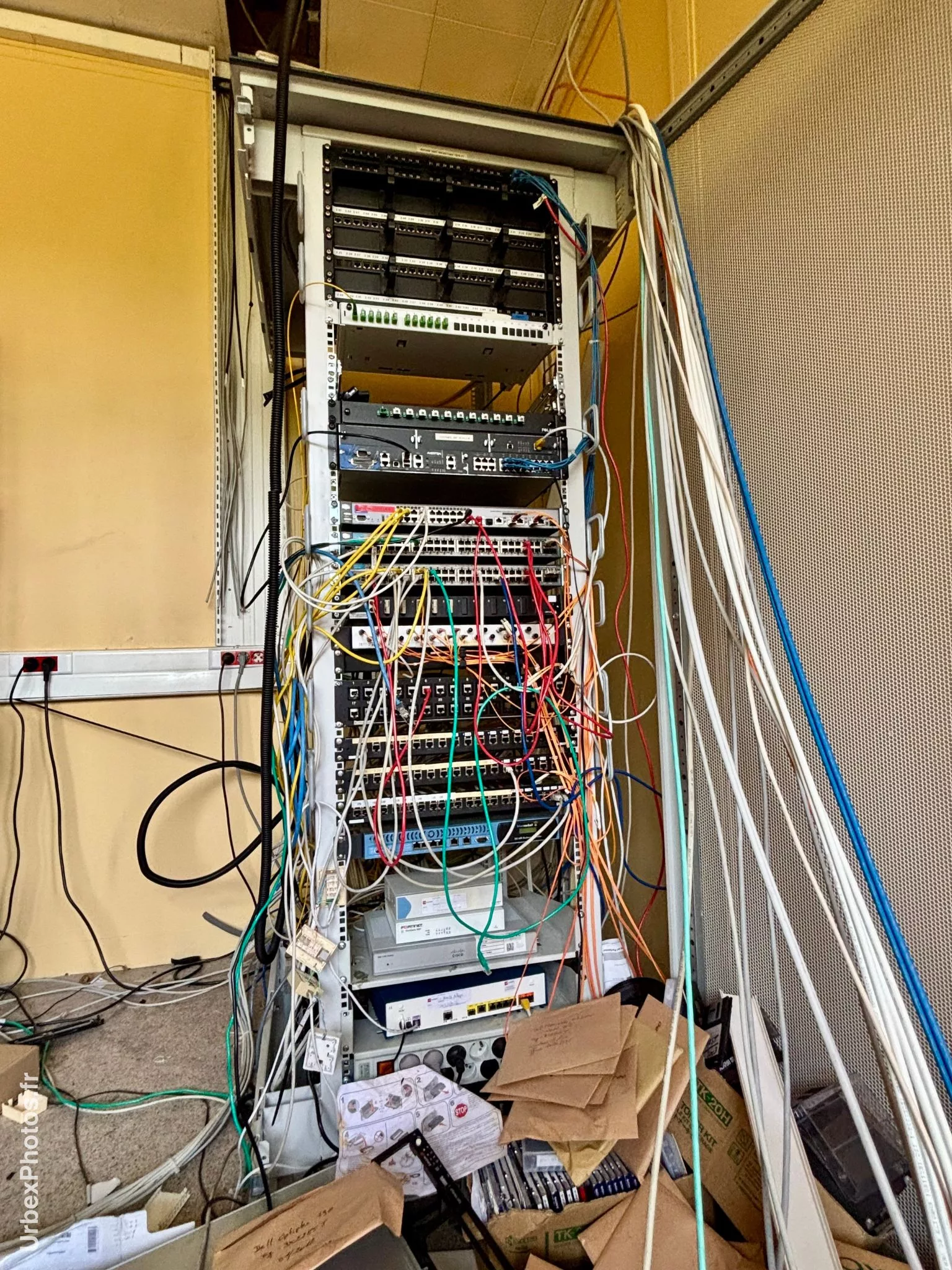 Photo urbex d'un serveur informatique