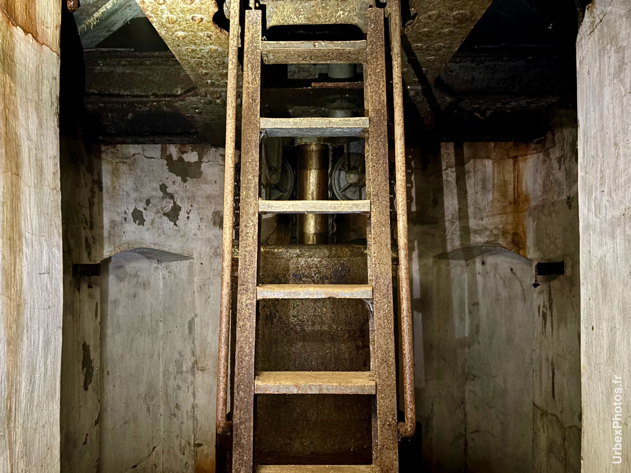 Echelle vers la tourelle du Fort Crucifix