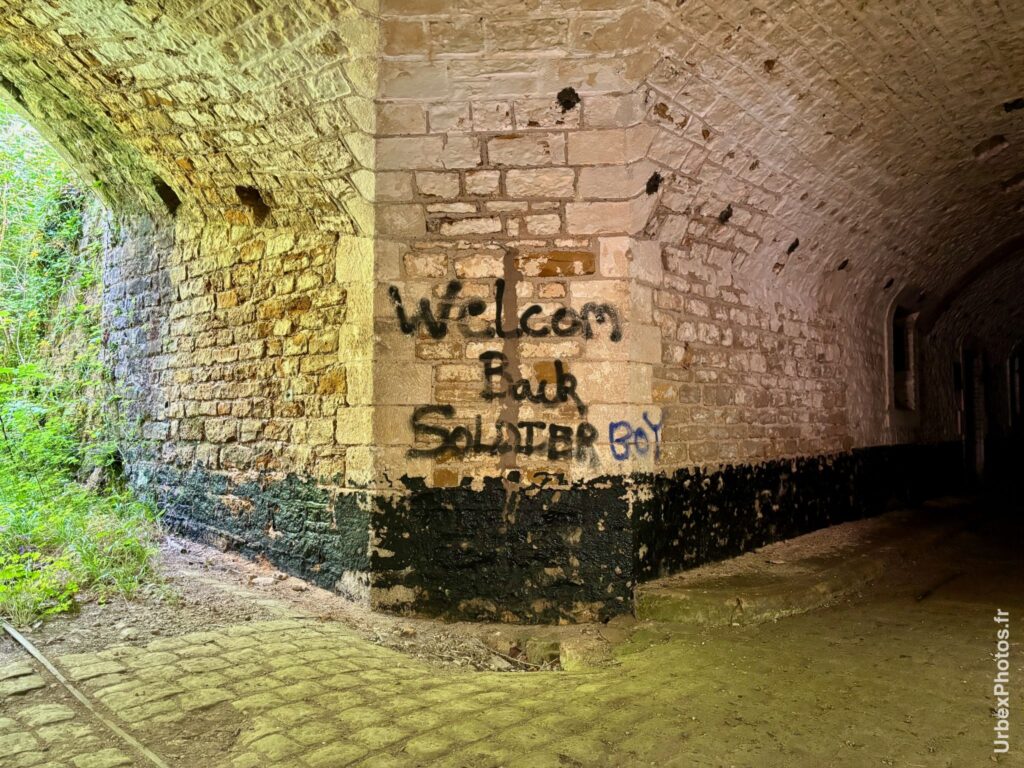 Photo urbex d'un graffiti sur un mur du Fort Crucifix en Lorraine