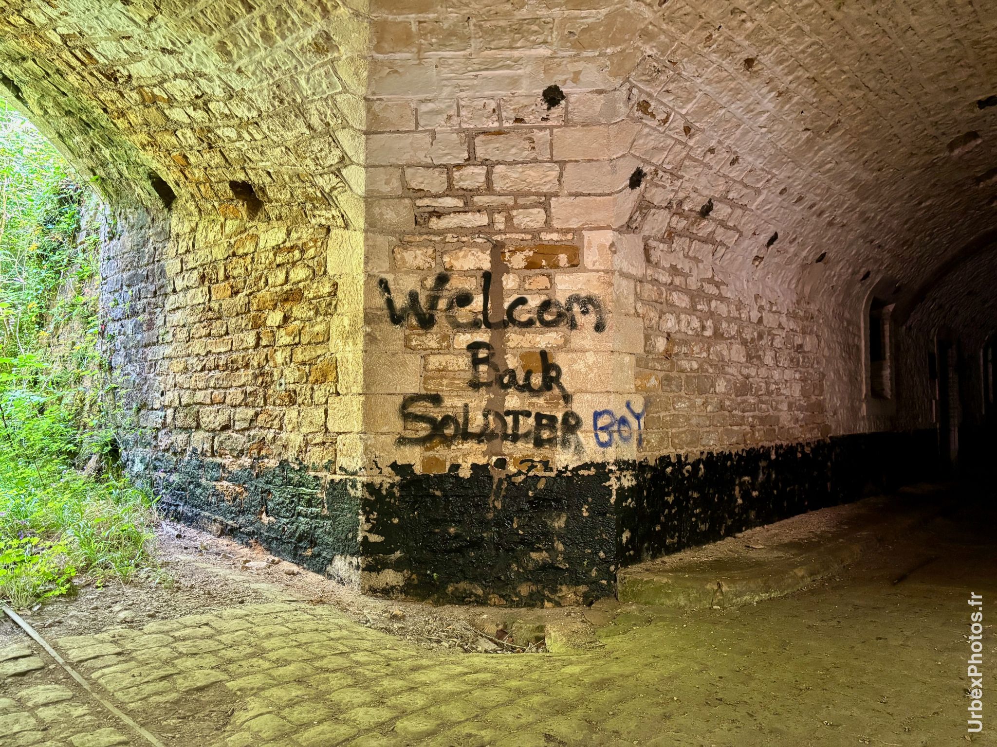 Photo urbex d'un graffiti sur un mur du Fort Crucifix en Lorraine