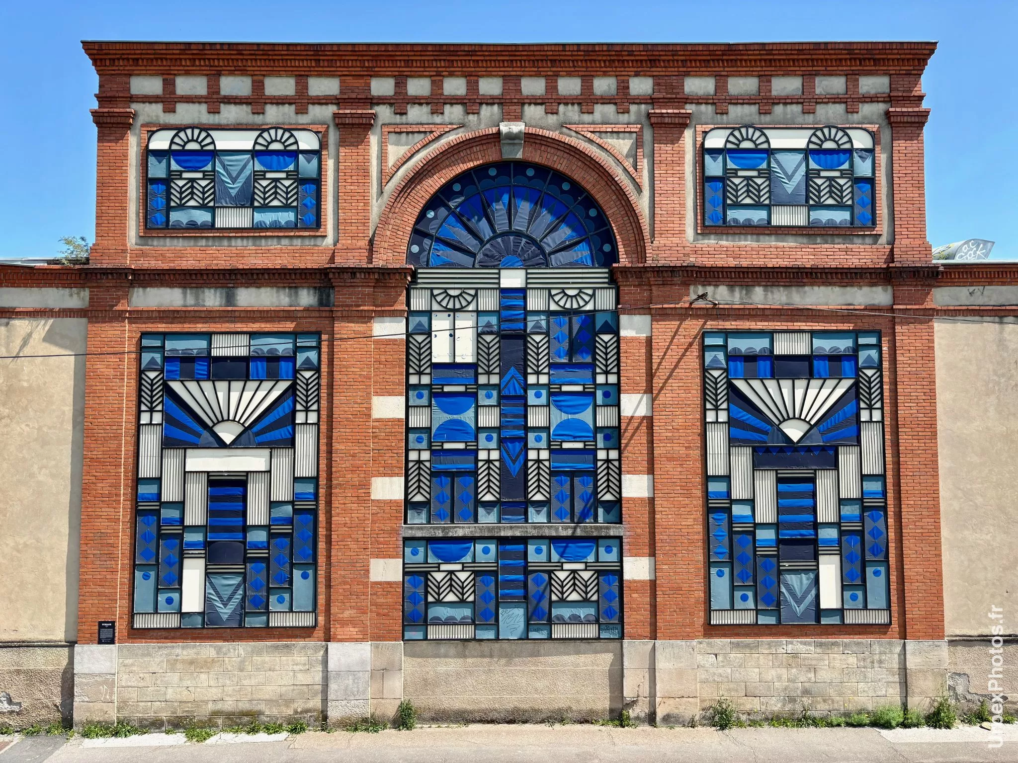 Photo de la façade street art de l'Usine Alstom à Nancy