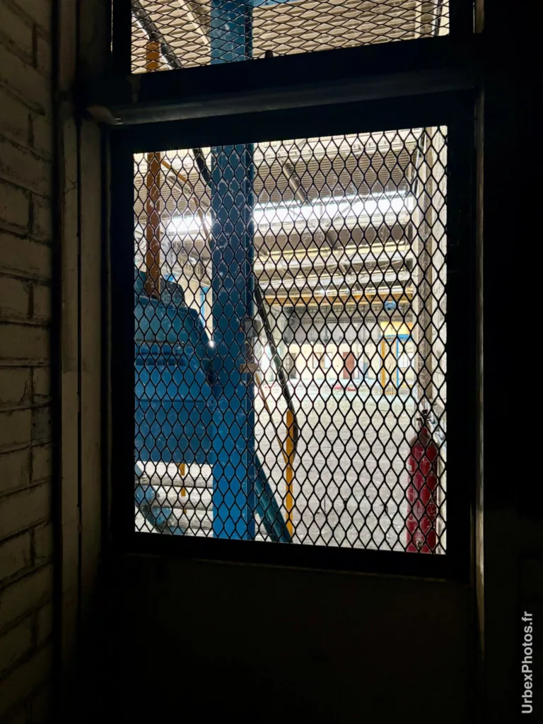 Porte grillagée