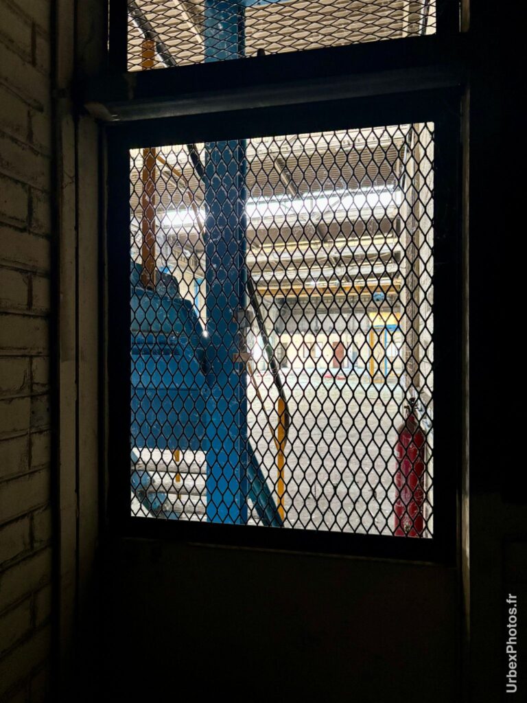 Porte grillagée