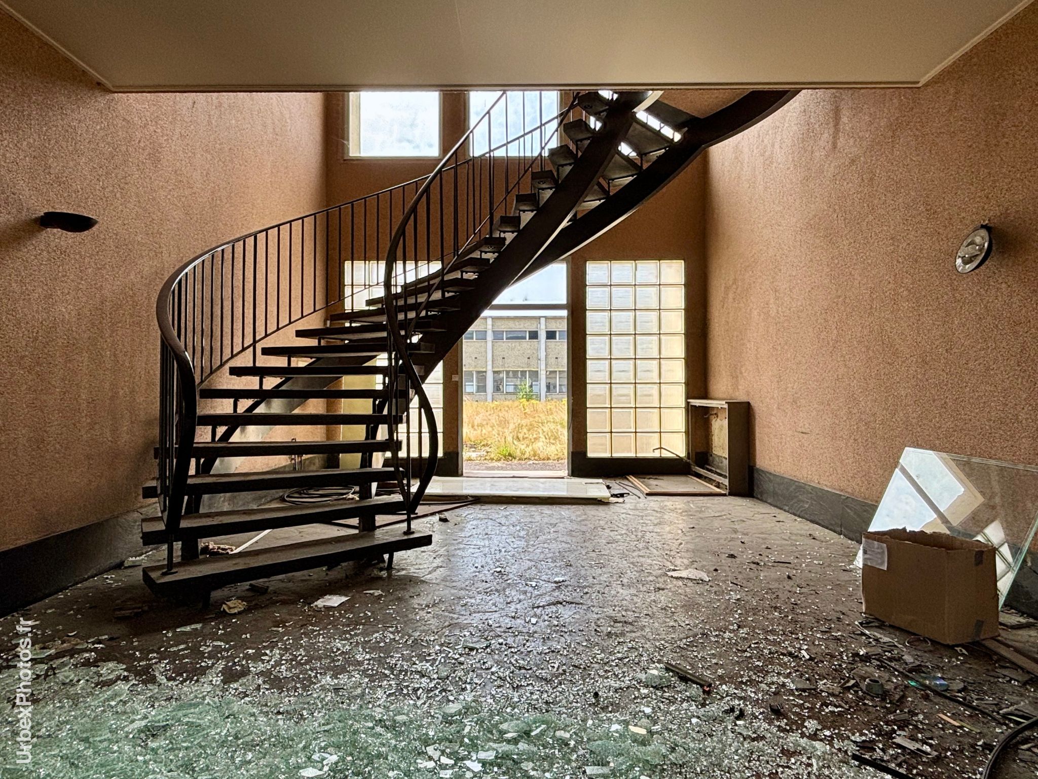 Photo urbex d'un escalier en colimaçon en Lorraine