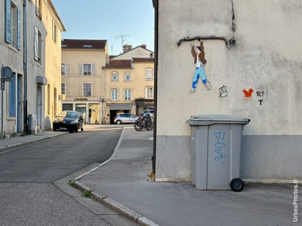 Mosaïque street art Nancy suspendu