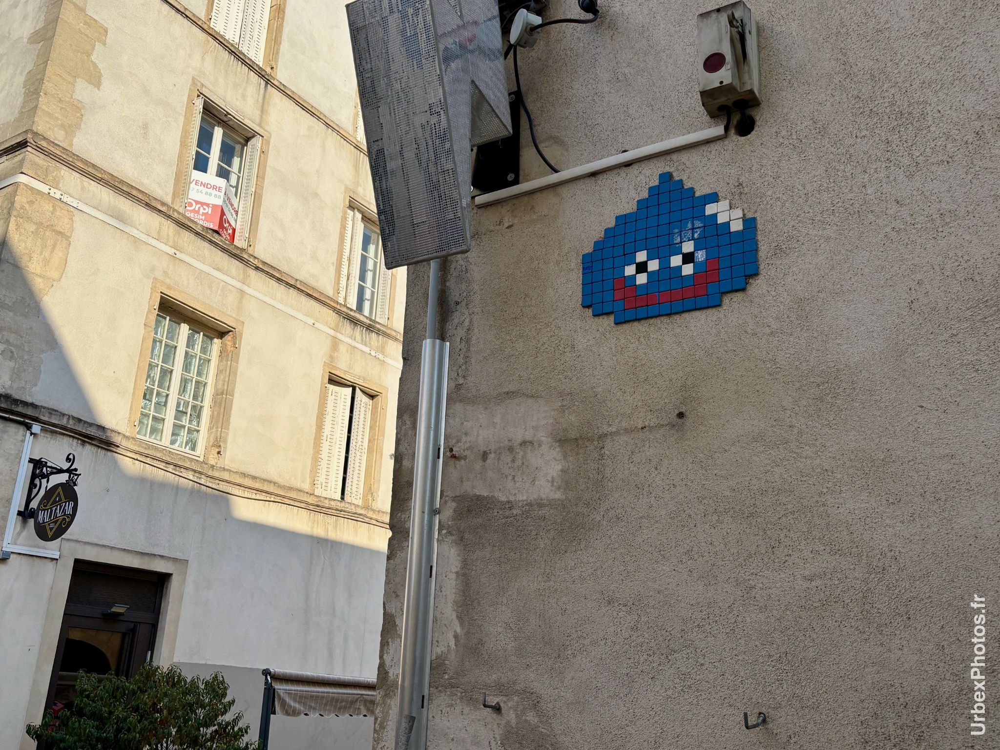 Mosaïque street art Nancy Slime bleu