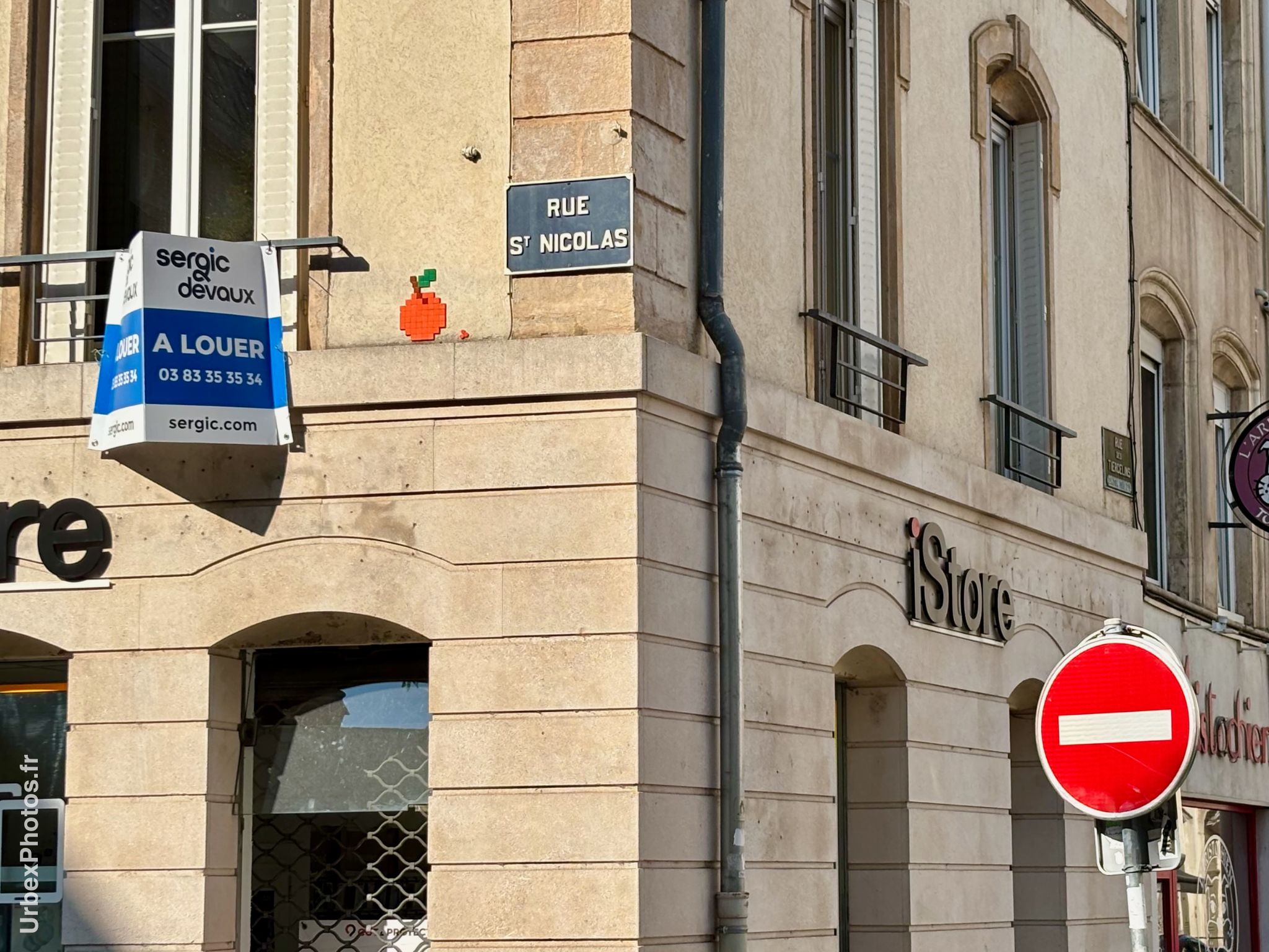 Mosaïque street art Nancy orange