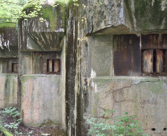 Photo urbex de la façade d'un bloc de combat de la ligne Maginot en Lorraine