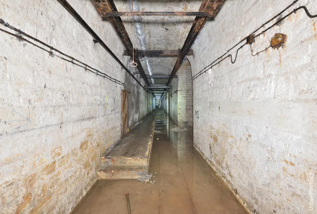 Couloir d'un fort de la ligne Maginot