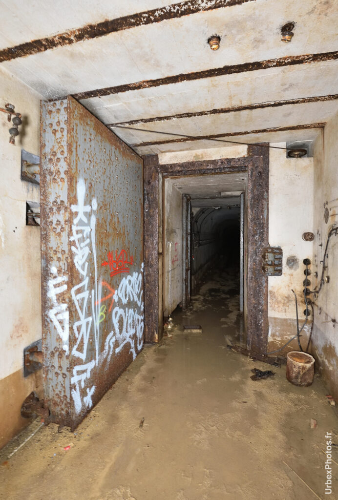 Photo urbex d'une porte blindée de la ligne Maginot en Lorraine