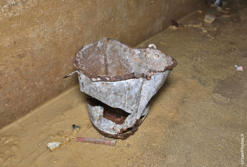 Seau dans un fort de la ligne Maginot