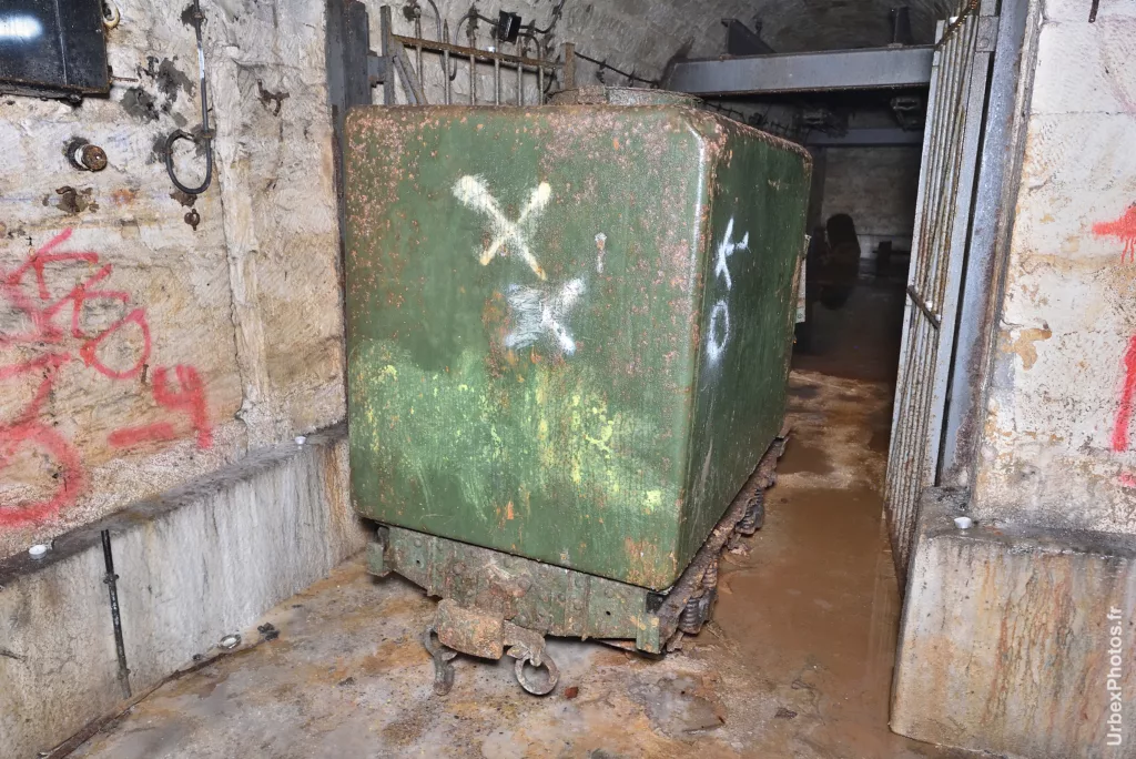 Photo urbex d'un wagonnet-citerne de la ligne Maginot en Lorraine