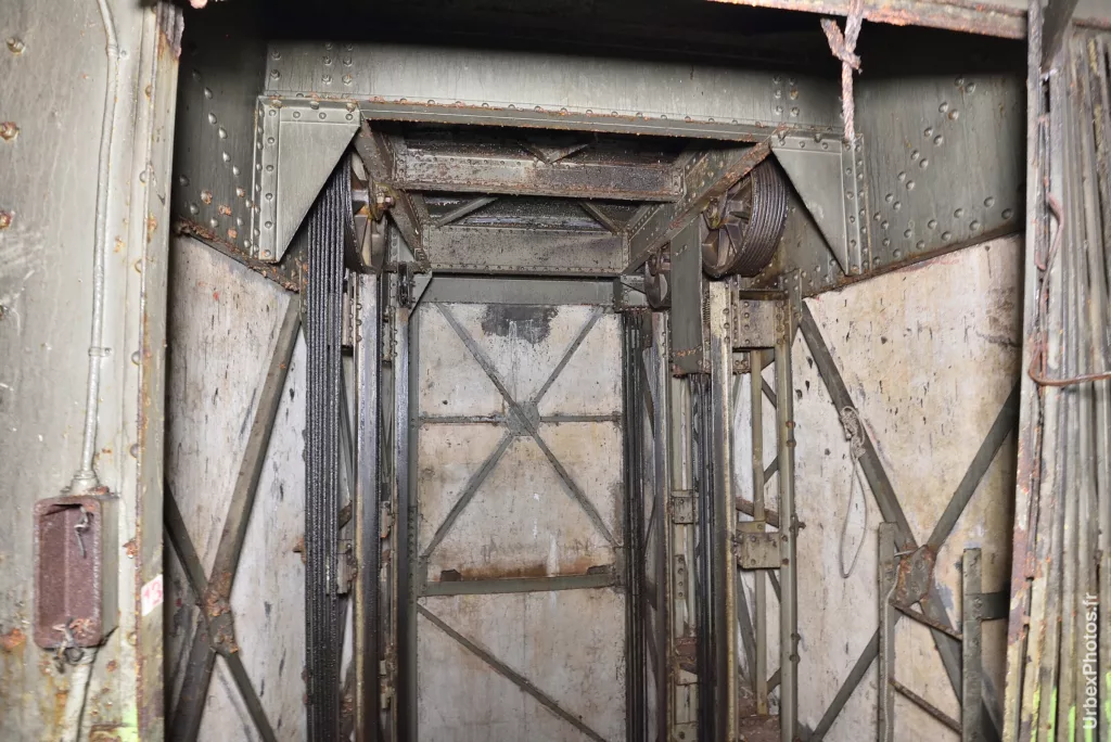 Cage de monte-charge d'un fort de la ligne Maginot