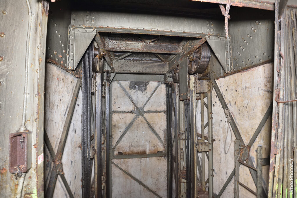 Cage de monte-charge d'un fort de la ligne Maginot