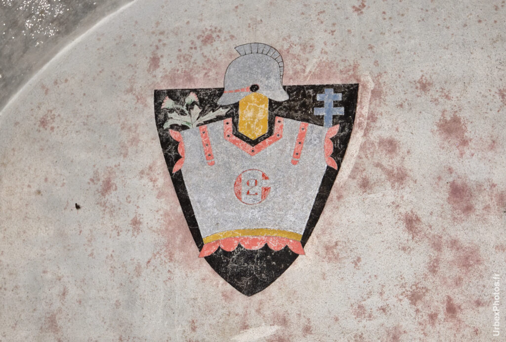 Photo urbex d'un blason de la ligne Maginot en Lorraine