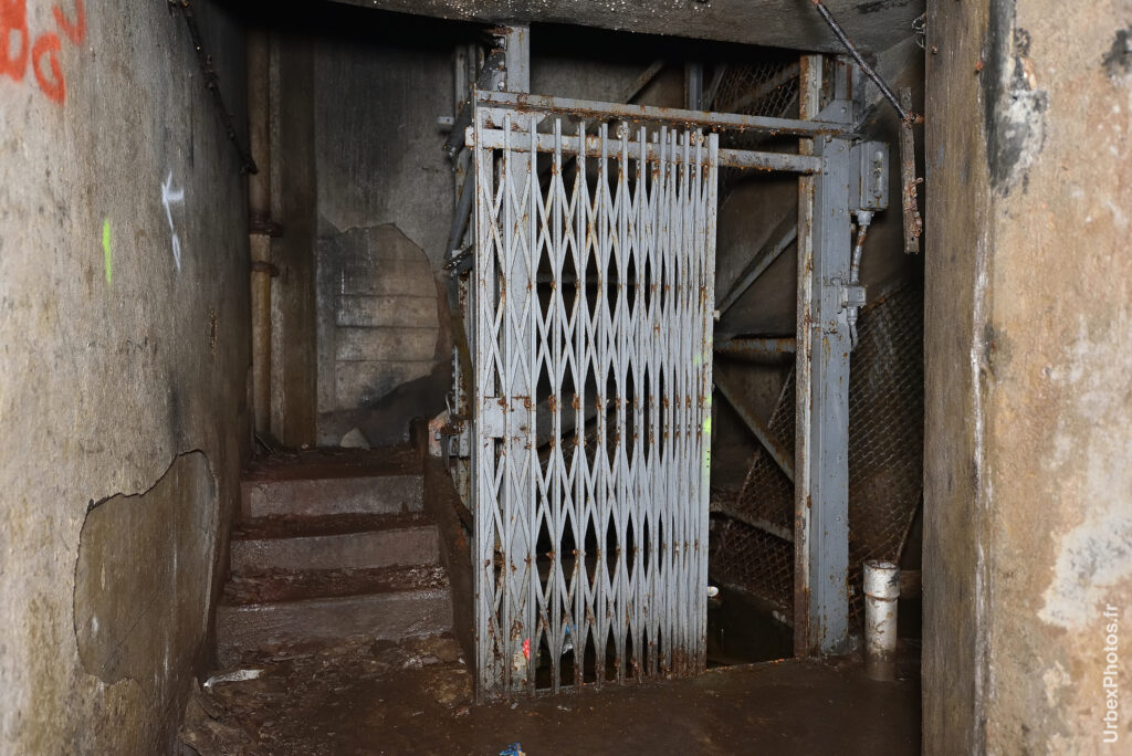 Grille d'ascenseur d'un fort de la ligne Maginot