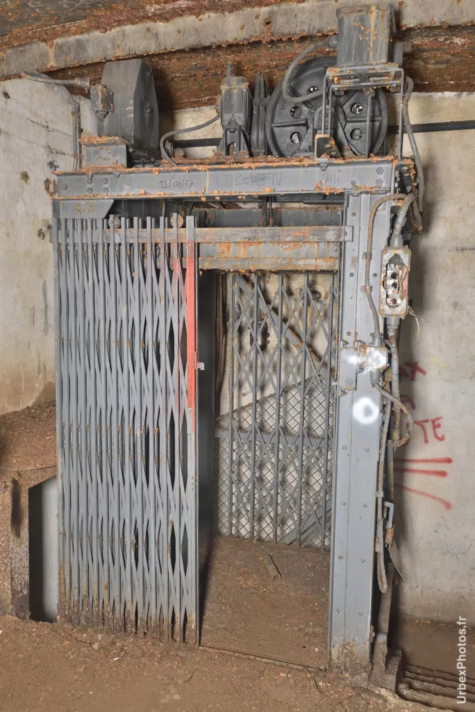 Photo urbex d'un ascenseur de la ligne Maginot en Lorraine