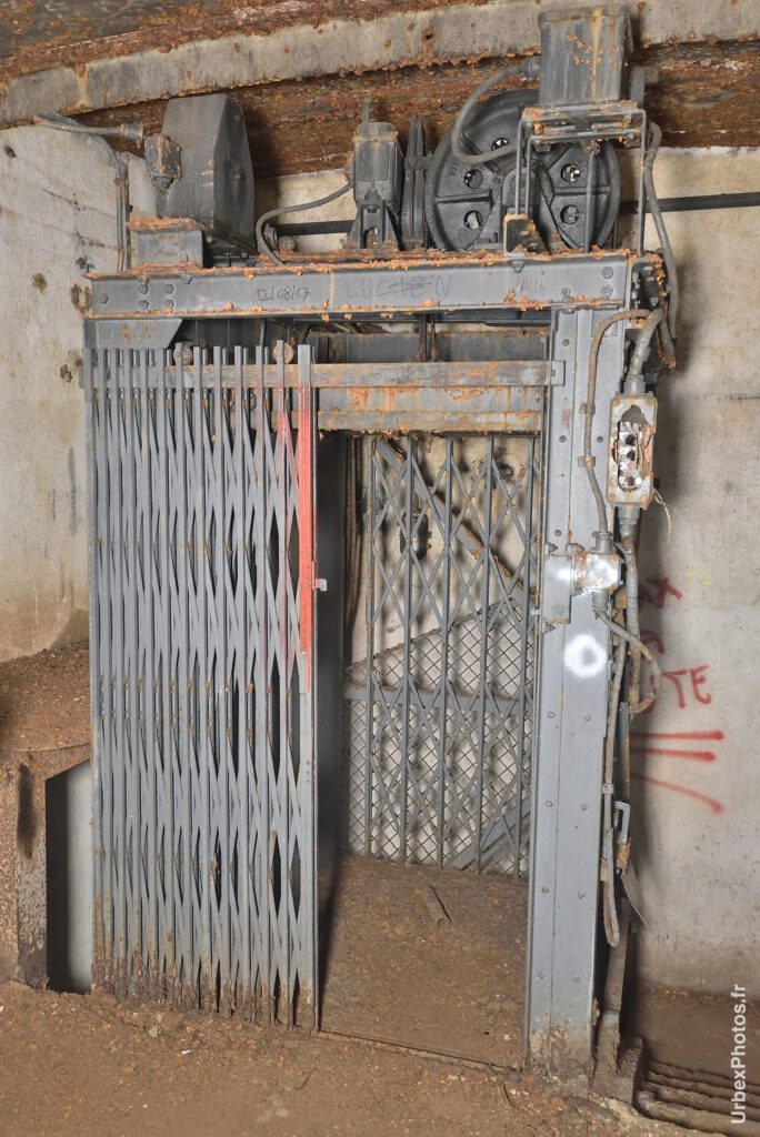 Photo urbex d'un ascenseur de la ligne Maginot en Lorraine