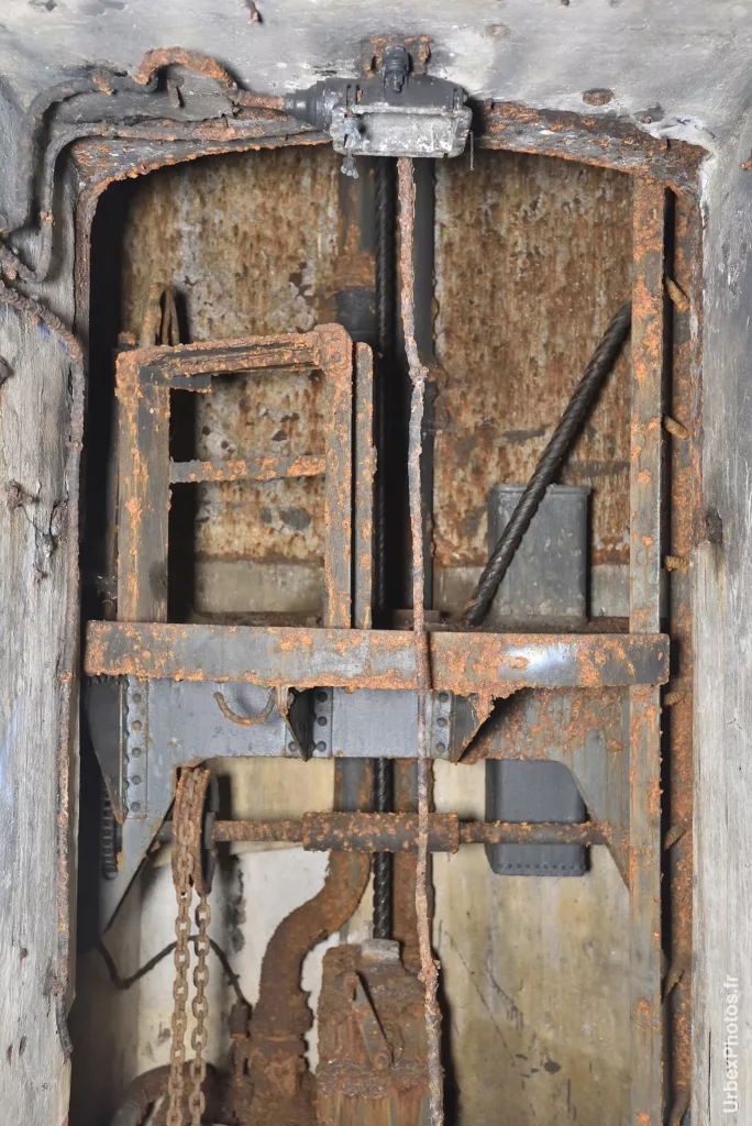 Photo urbex du mécanisme d'une tourelle de la ligne Maginot en Lorraine