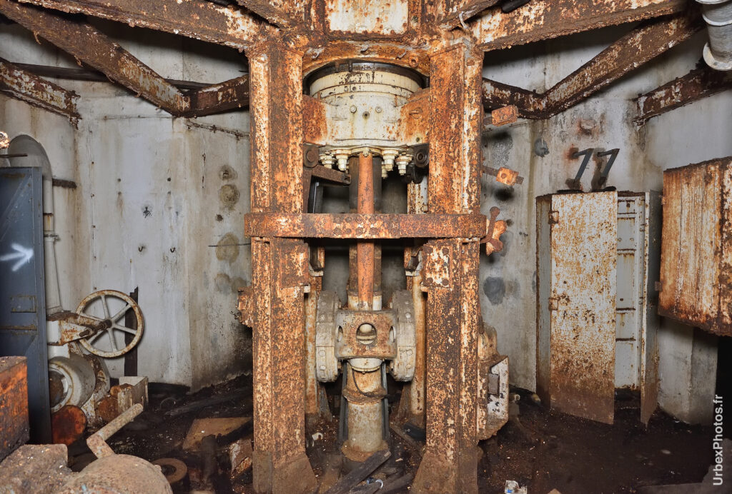 Photo urbex du mécanisme de tourelle de la ligne Maginot en Lorraine