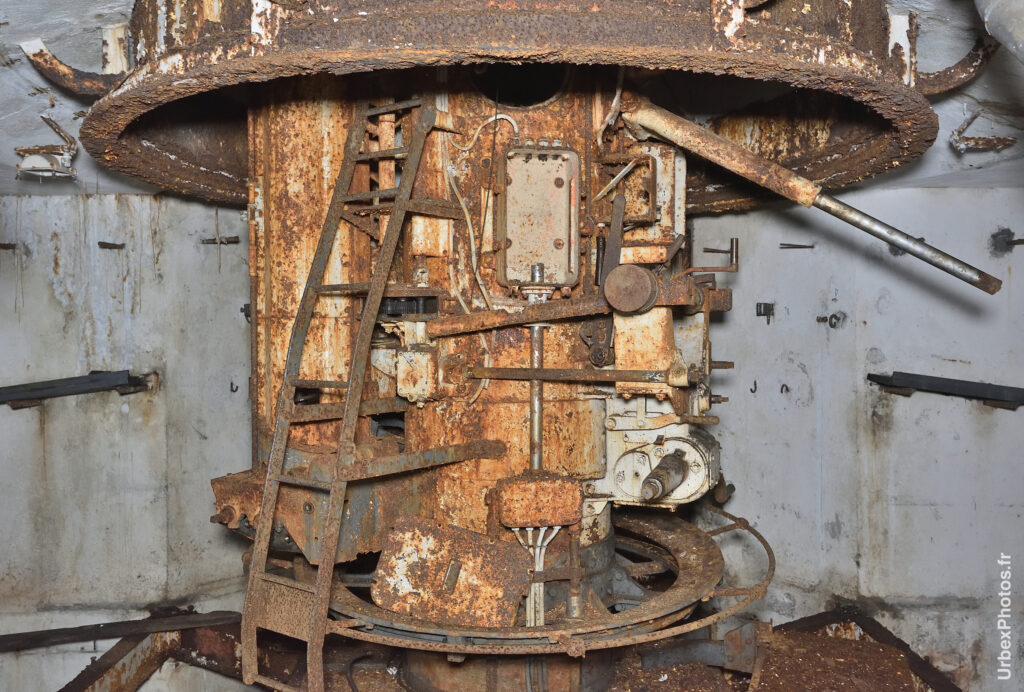 Photo urbex du mécanisme de tourelle de la ligne Maginot en Lorraine