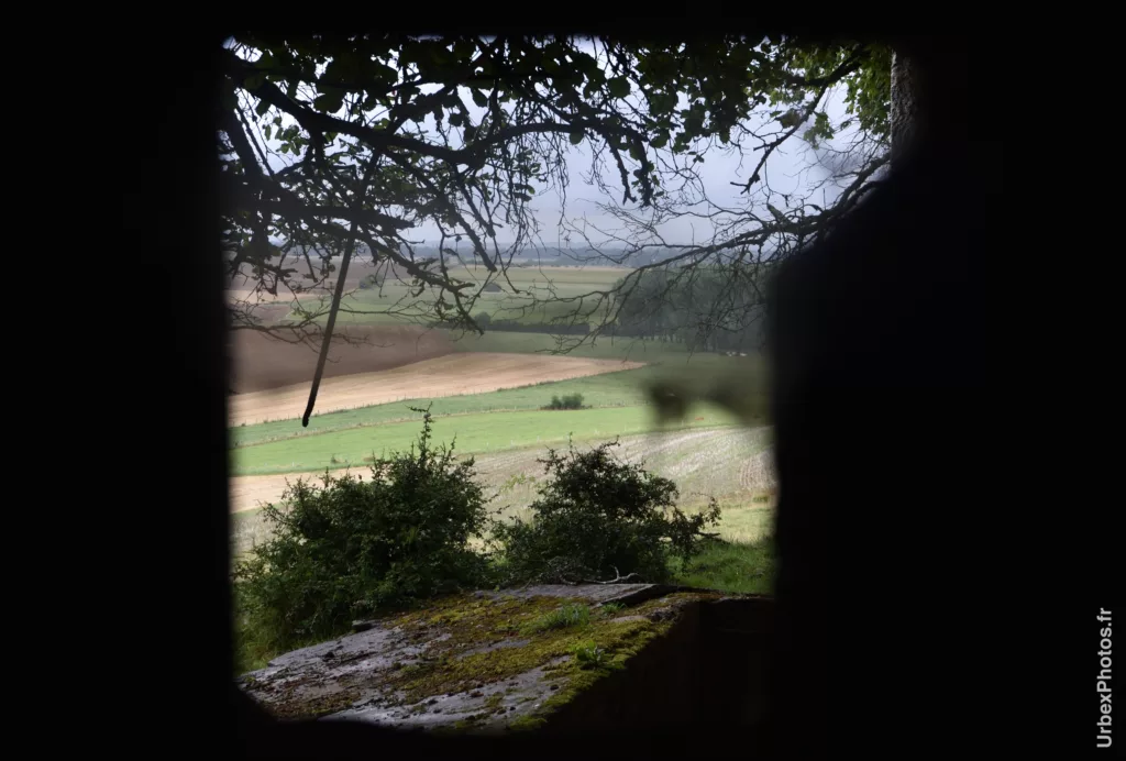 Vue vers l'extérieur d'un fort de la ligne Maginot