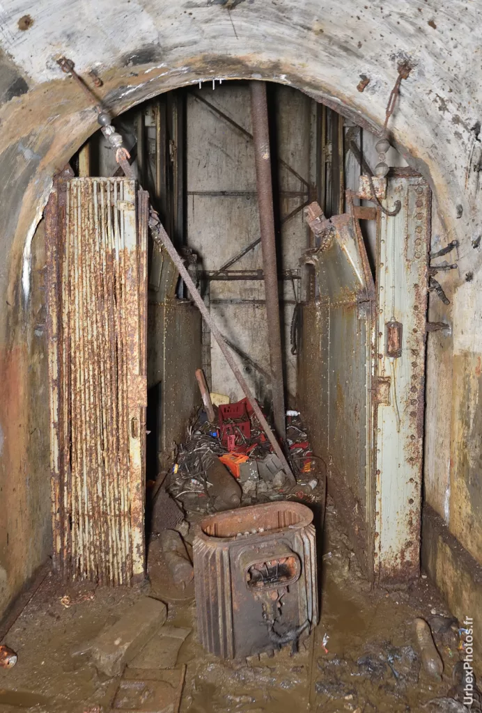 Monte-charge d'un fort de la ligne Maginot