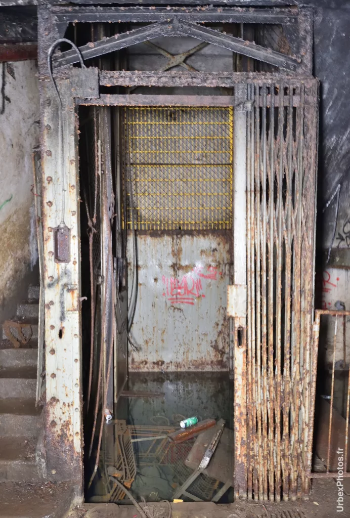 Ascenseur d'un fort de la ligne Maginot