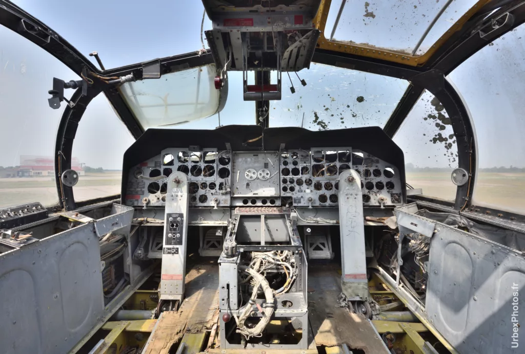 Photo urbex du cockpit du Lockheed P2V-7 Neptune dans le Grand Est